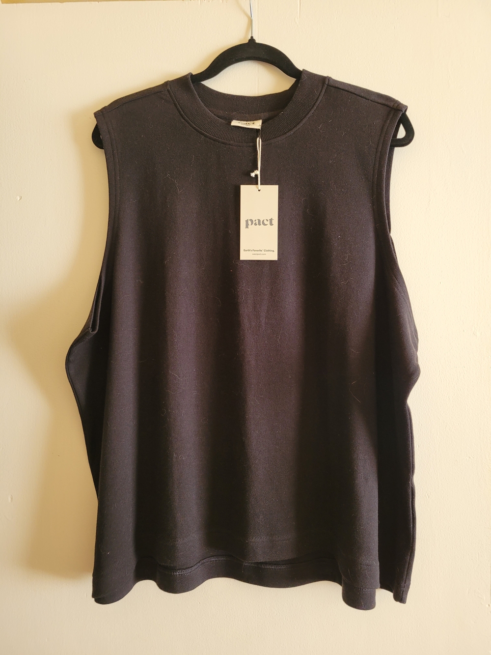 Pact Women's Black Sleeveless Vest